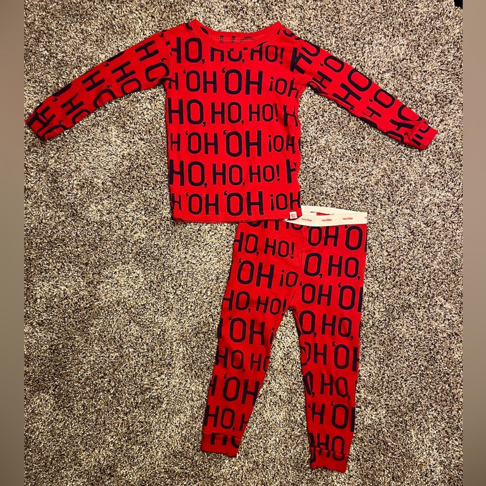 Baby gap red Ho Ho Ho two piece set. Size 2T. Used and in good condition.